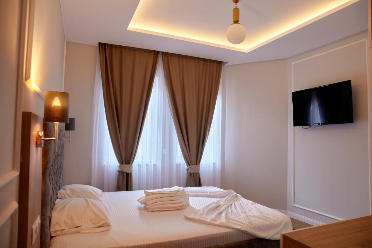 Amico Hotel Pristina Exterior foto